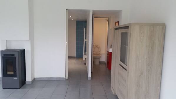 3 chambres, fer et planche à repasser, Wi-Fi gratuit, draps fournis