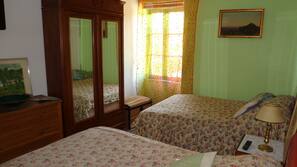3 chambres, fer et planche à repasser, Wi-Fi, draps fournis