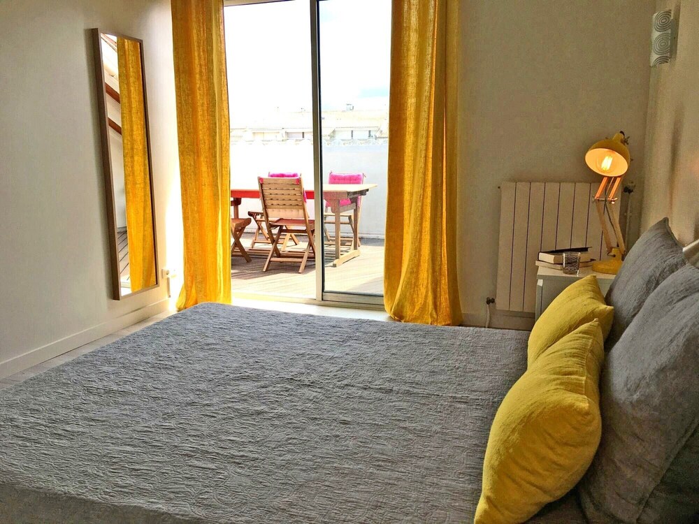 Contemporary Bright Apartment On Quai Royal With Large