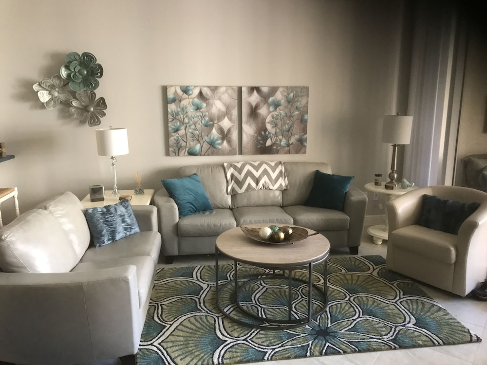 Naples Vanderbilt Beachbeautiful Updatedwalk to the beach North