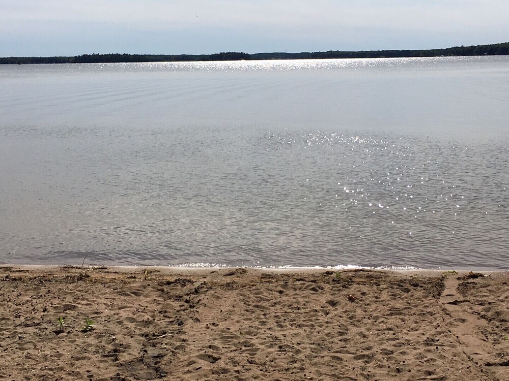 Beautiful Private Cottage W Access To Best Beach On Crowe Lake In