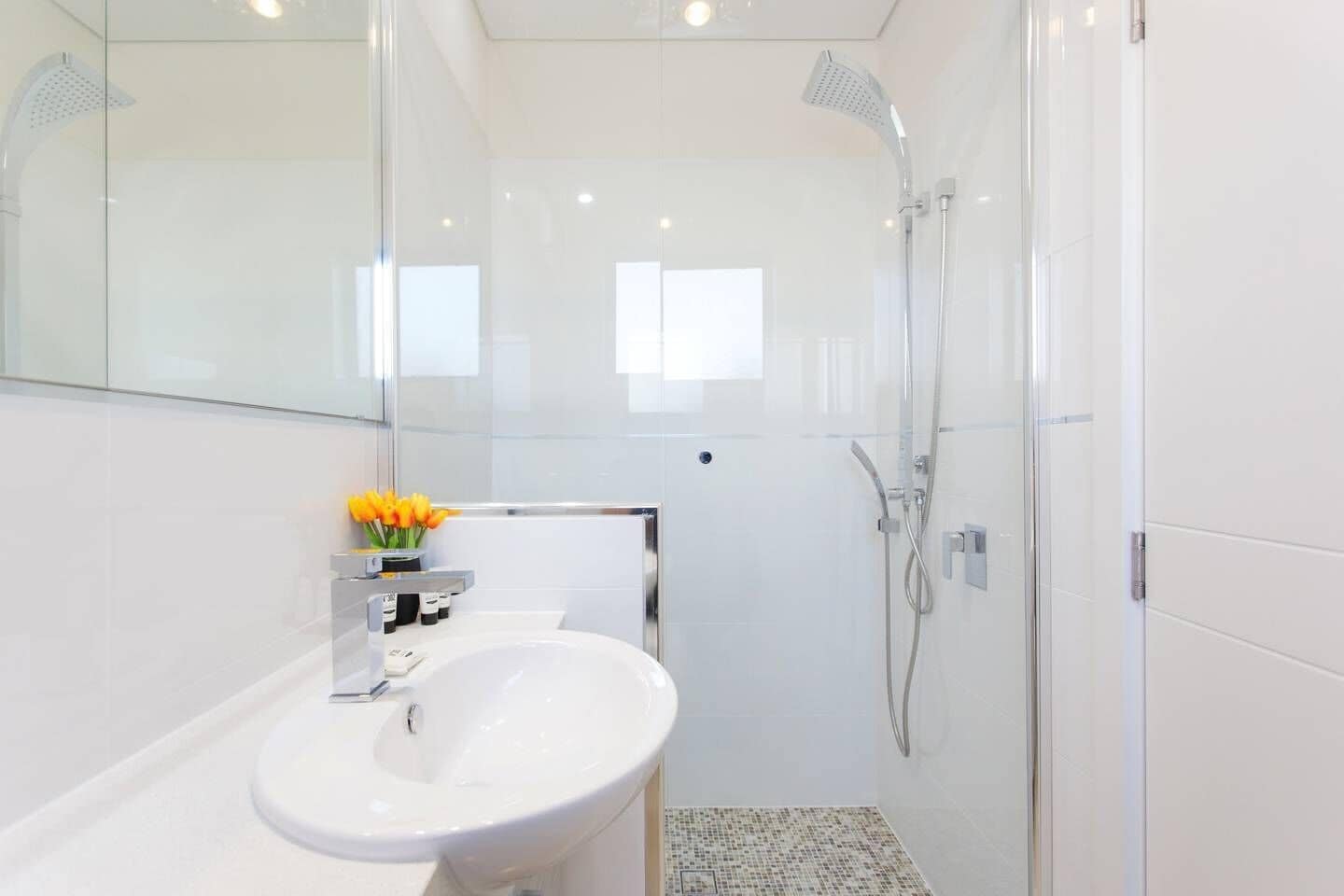 Modern Apartment - 11km From Perth CBD