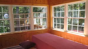 3 bedrooms, iron/ironing board, WiFi, linens