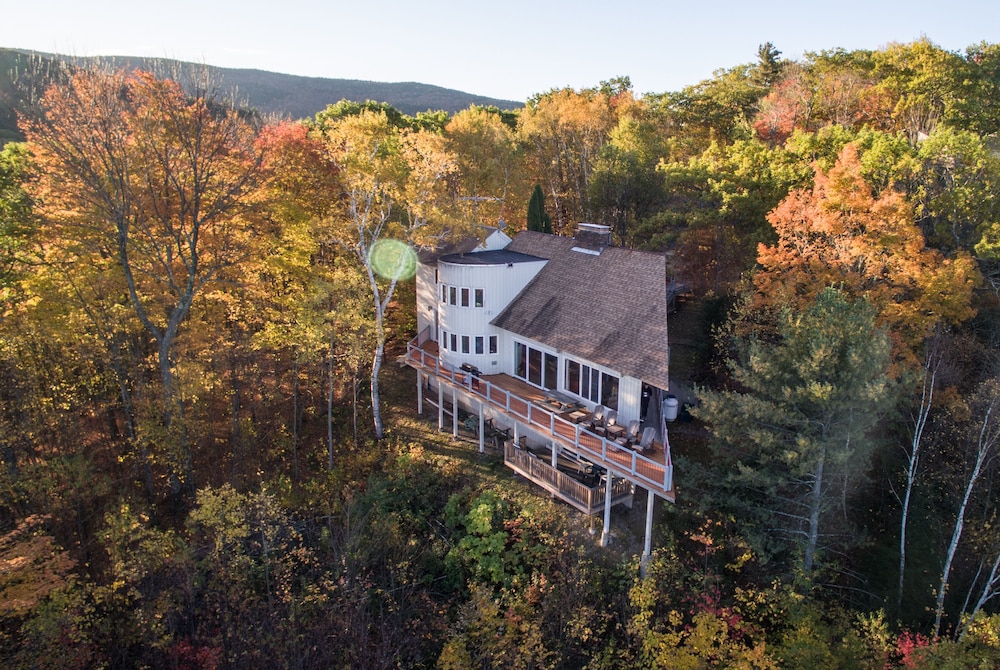 Spacious Mtn Top Contemporary Spectacular Views in Waterville