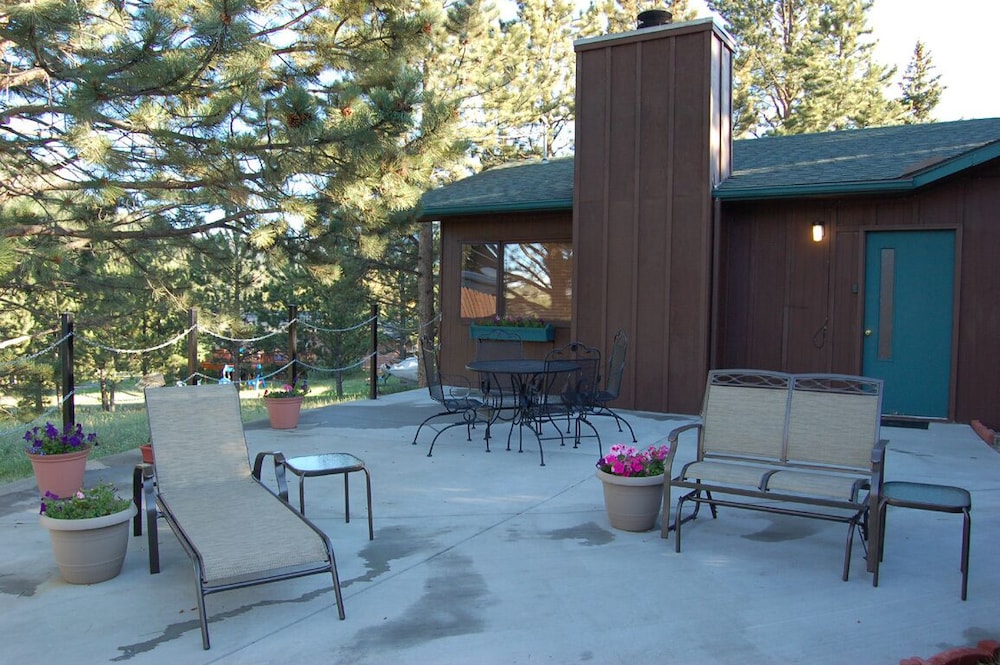 Family Friendly Cabin Private 7 Person Outdoor Hot Tub 2 Miles