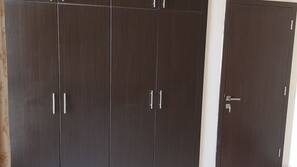 1 bedroom, iron/ironing board, Internet