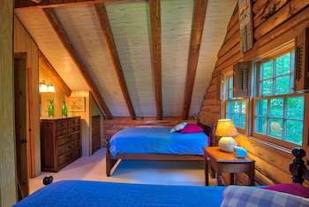 Winds Aloft Quaint Cabin With Grandfather Mountain Views Fire