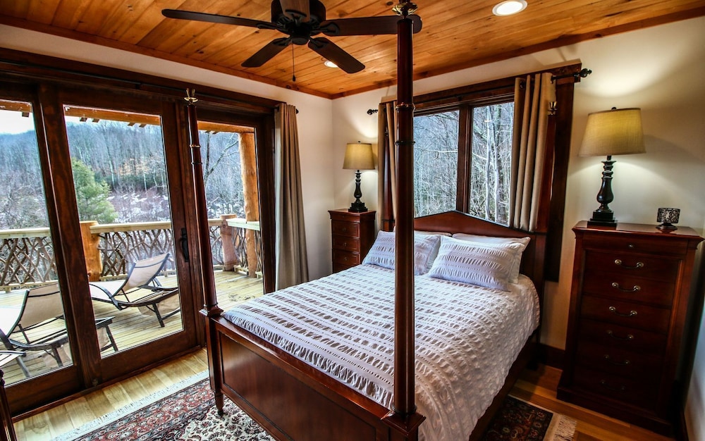 Room, Copperleaf at Eagles Nest- Hot tub, Pool Table, Mountain Views, Summer Concerts!