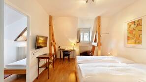1 chambre, rideaux occultants, lits bébé (gratuits)