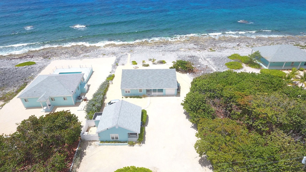 Save with fall rates!! Charming, Romantic, Seaside Cottage with Stunning views Cayman Brac Vrbo