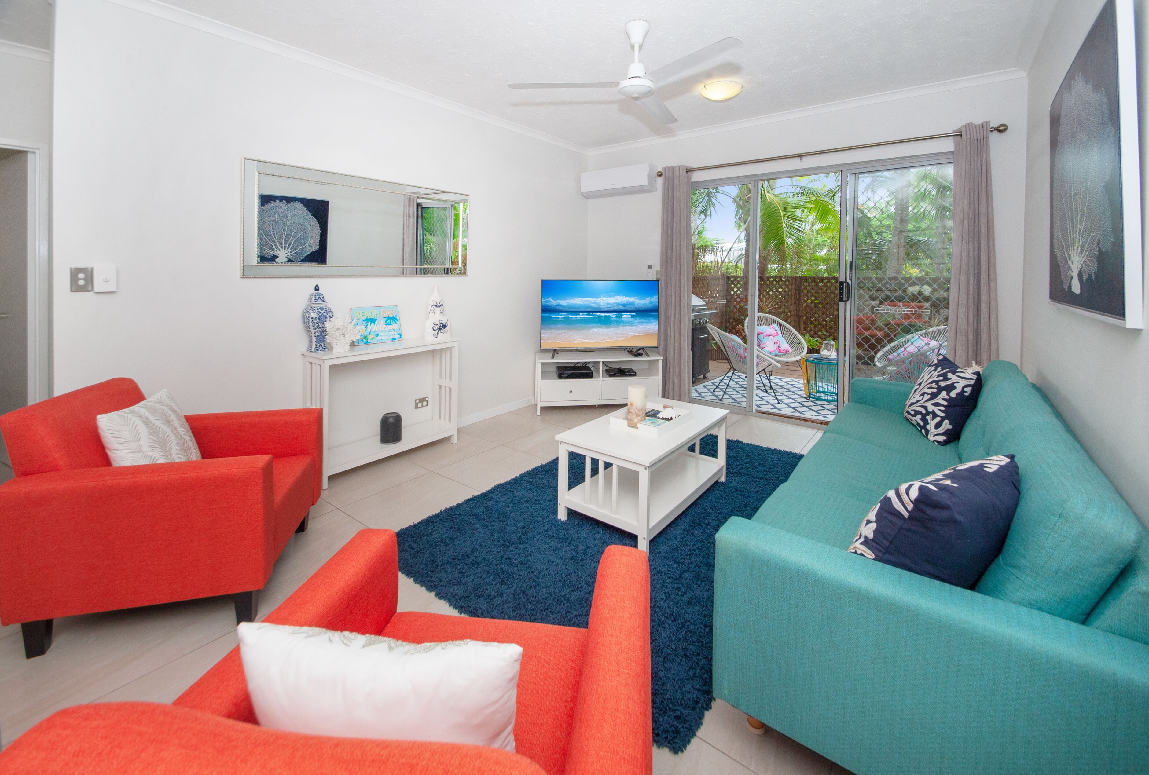 Beachy Keen, Beautiful & Spacious ☆Close To Everything☆Pool☆ WIFI☆BBQ, Courtyard
