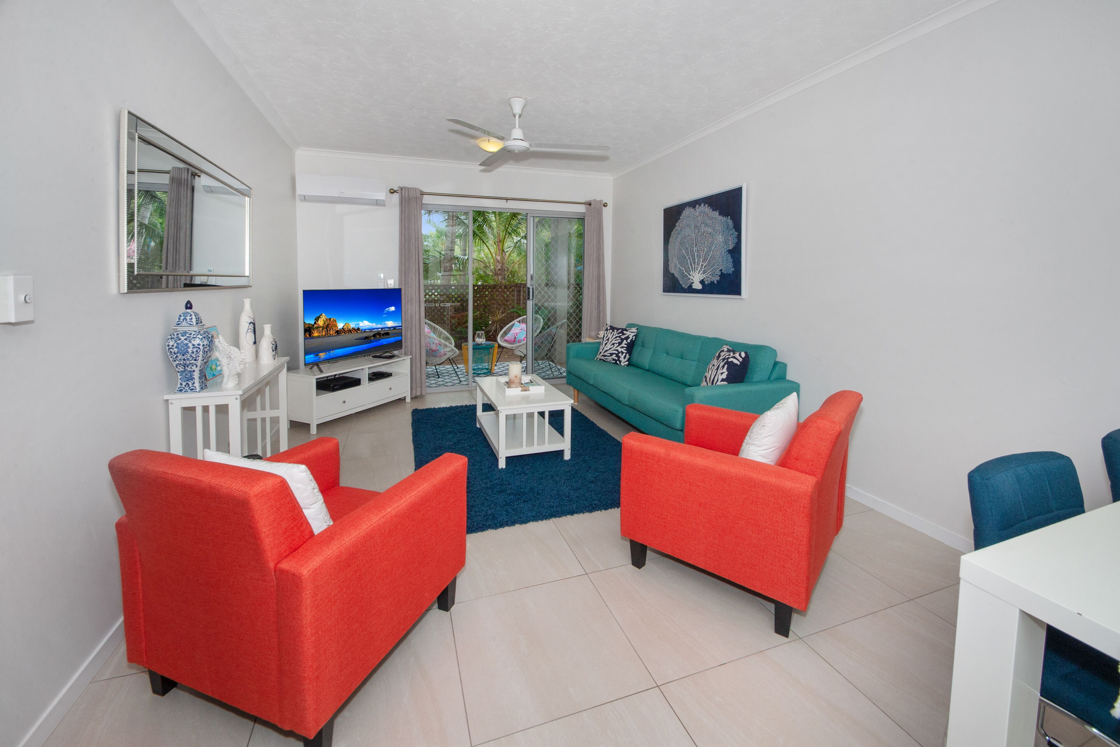 Beachy Keen, Beautiful & Spacious ☆Close To Everything☆Pool☆ WIFI☆BBQ, Courtyard