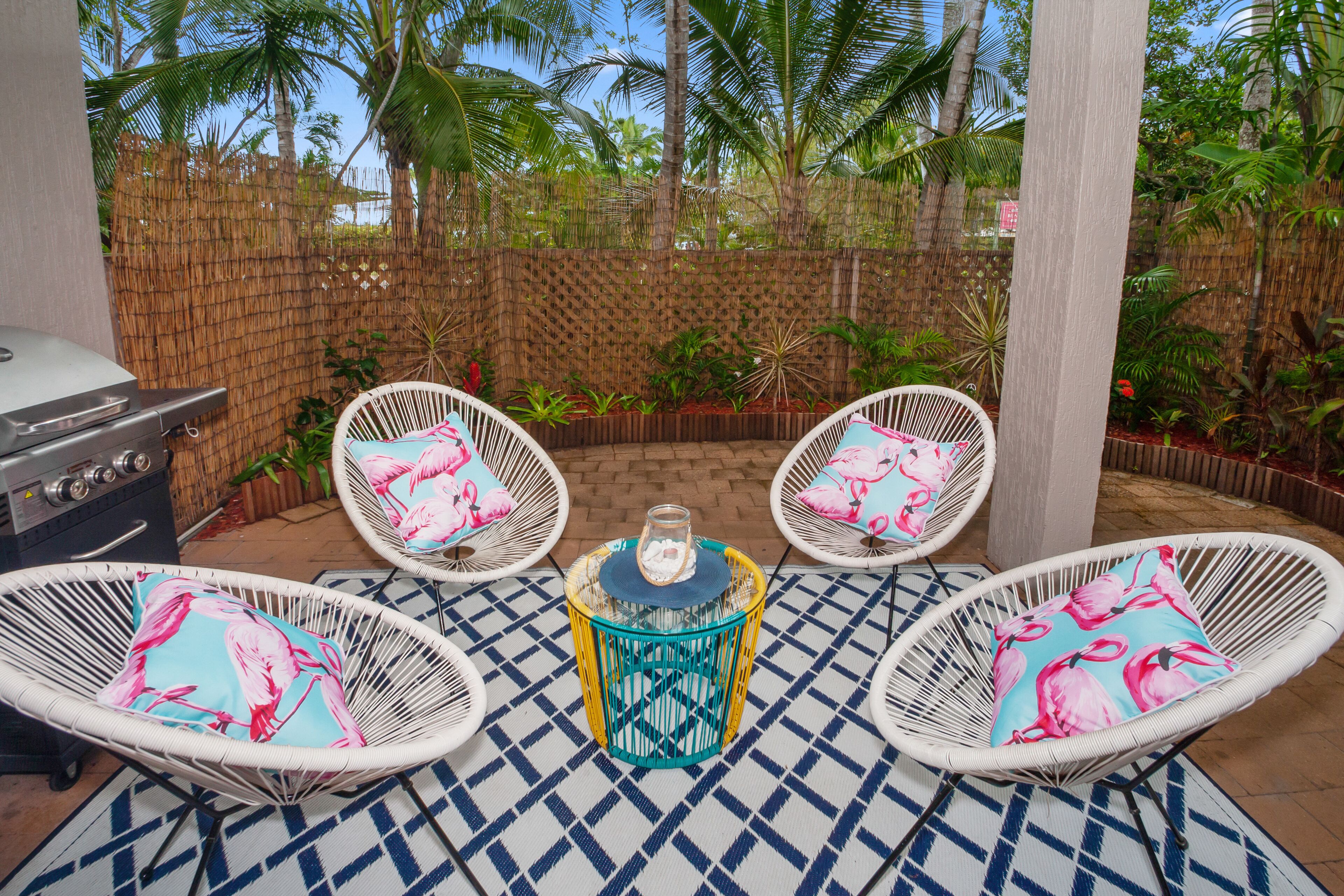 Beachy Keen, Beautiful & Spacious ☆Close To Everything☆Pool☆ WIFI☆BBQ, Courtyard