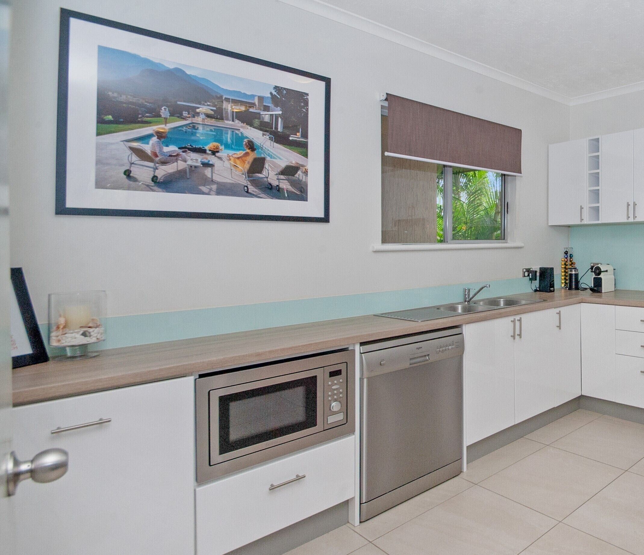Beachy Keen, Beautiful & Spacious ☆Close To Everything☆Pool☆ WIFI☆BBQ, Courtyard