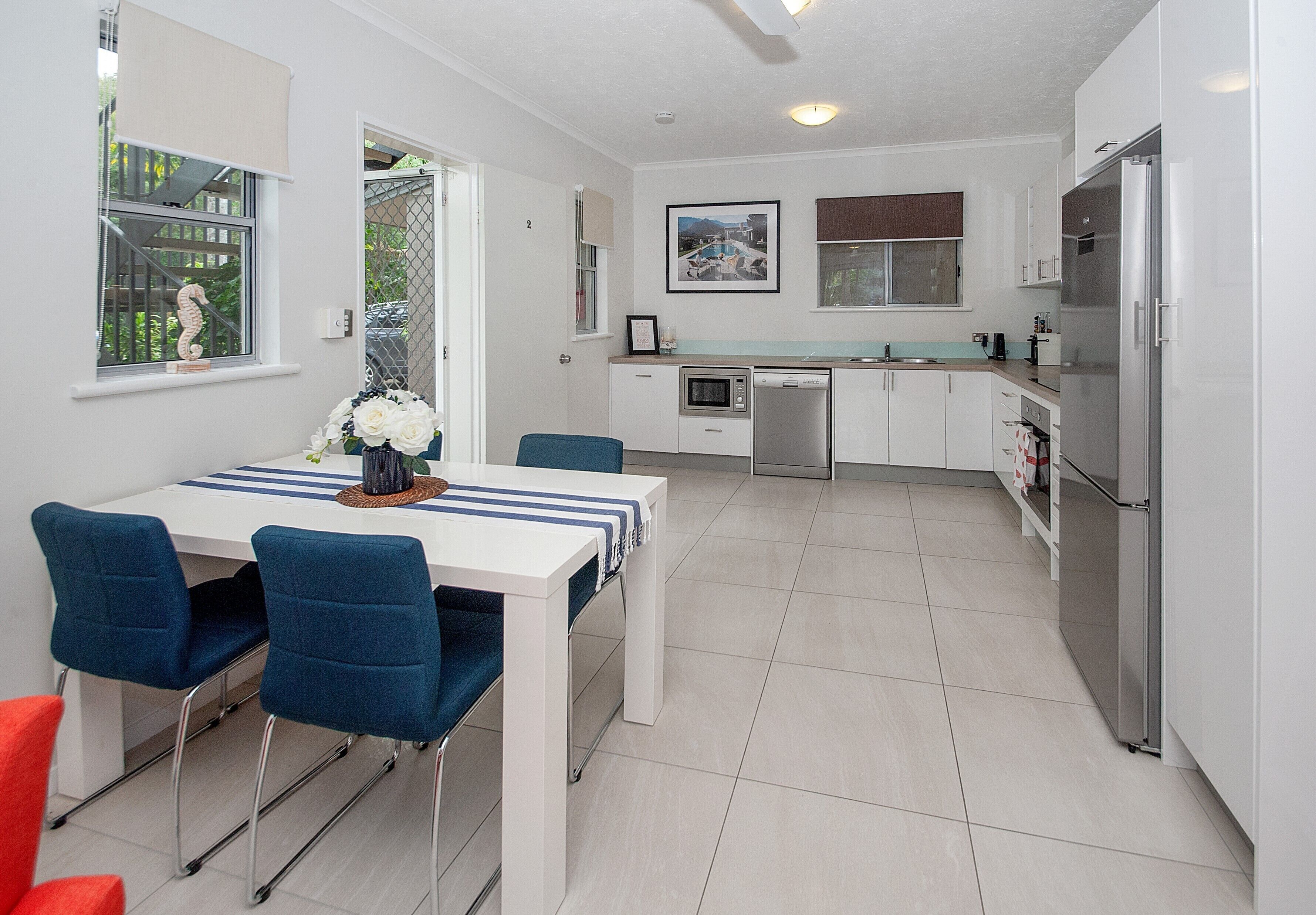 Beachy Keen, Beautiful & Spacious ☆Close To Everything☆Pool☆ WIFI☆BBQ, Courtyard
