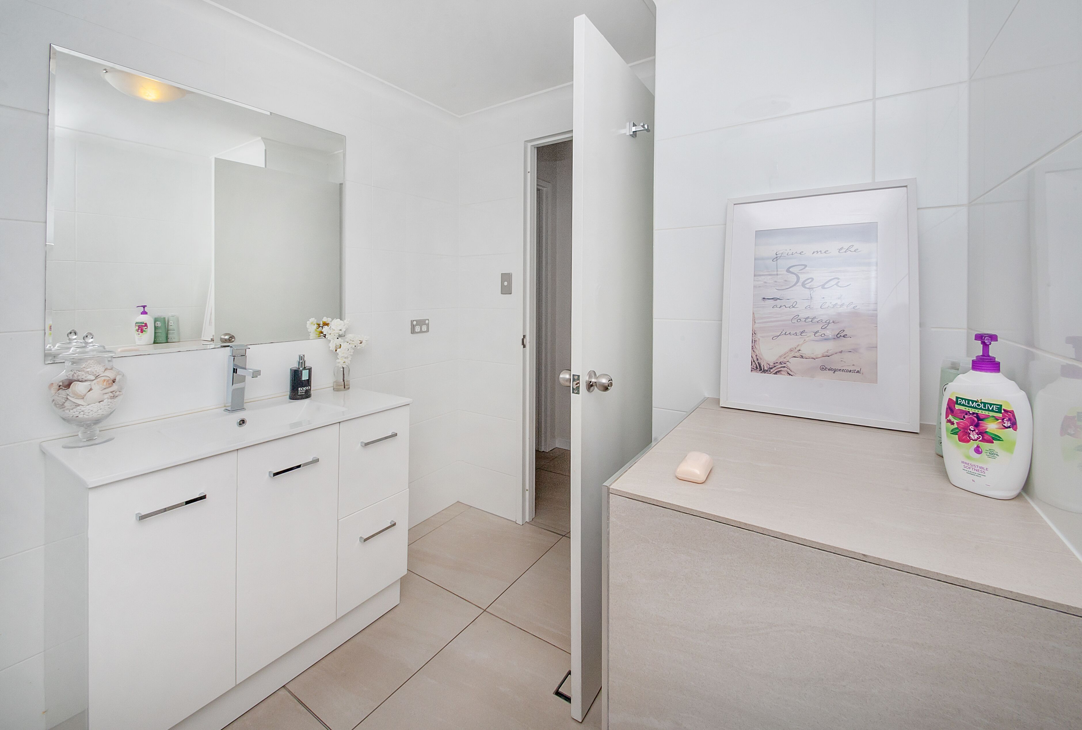 Beachy Keen, Beautiful & Spacious ☆Close To Everything☆Pool☆ WIFI☆BBQ, Courtyard