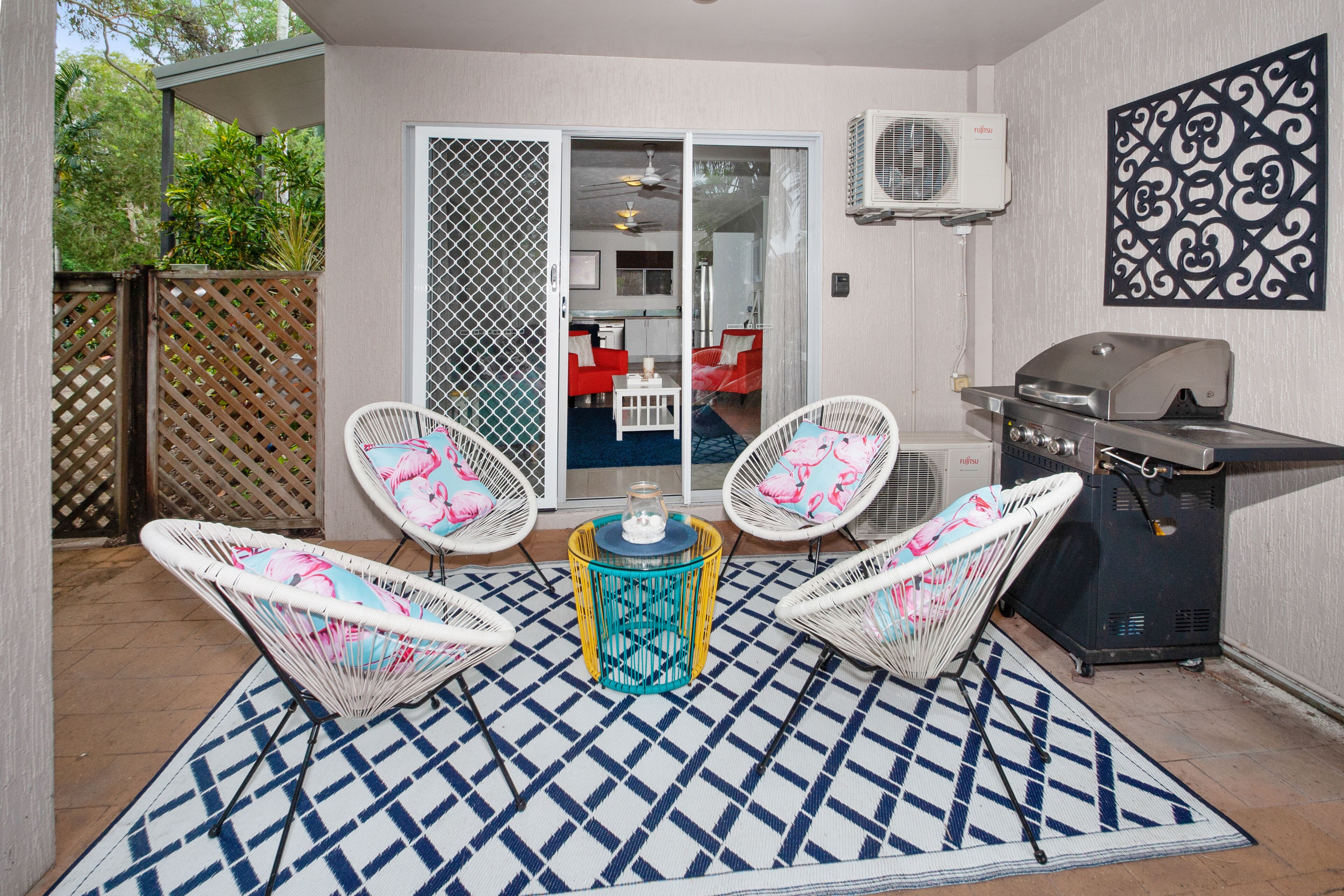 Beachy Keen, Beautiful & Spacious ☆Close To Everything☆Pool☆ WIFI☆BBQ, Courtyard