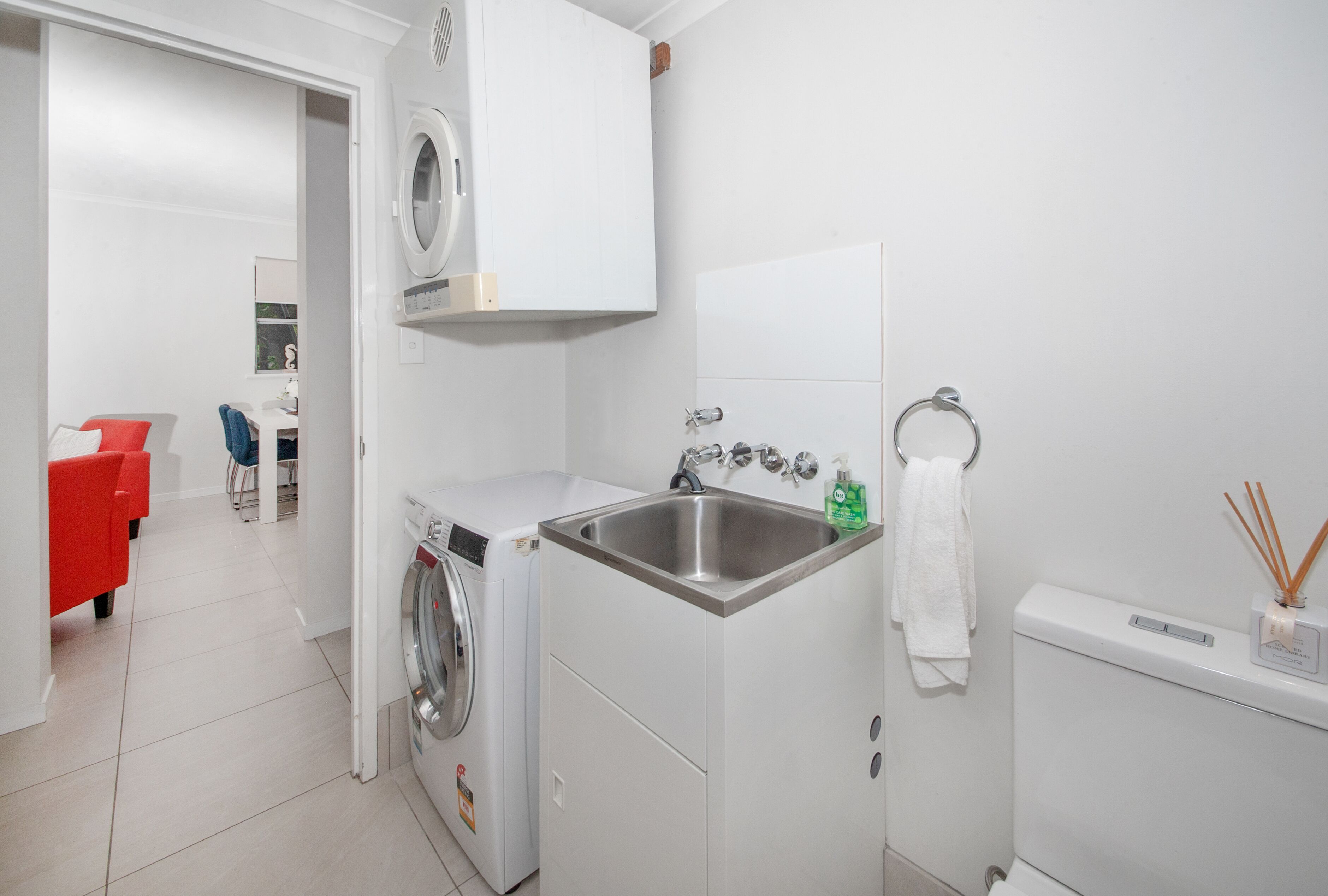 Beachy Keen, Beautiful & Spacious ☆Close To Everything☆Pool☆ WIFI☆BBQ, Courtyard