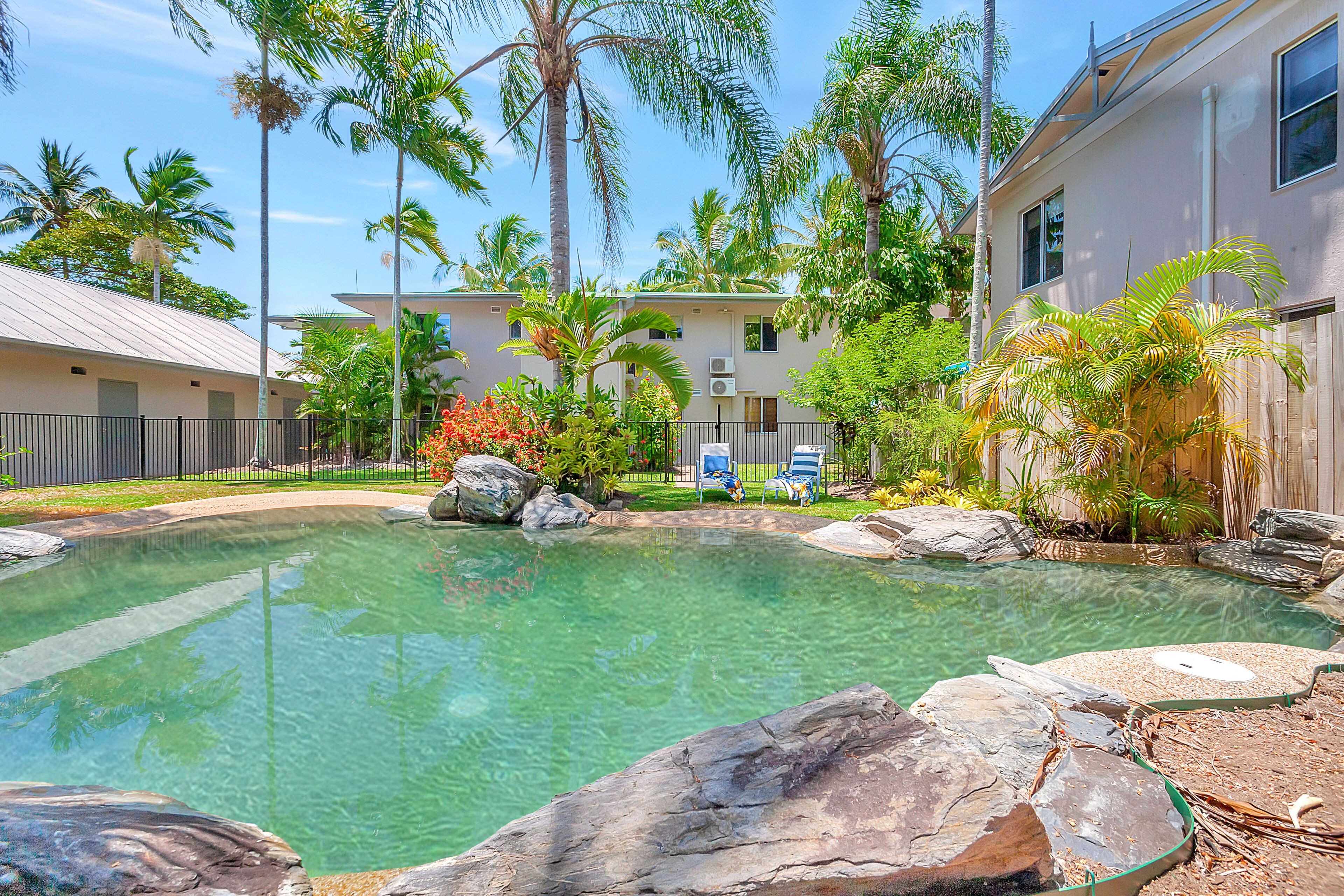 Beachy Keen, Beautiful & Spacious ☆Close To Everything☆Pool☆ WIFI☆BBQ, Courtyard