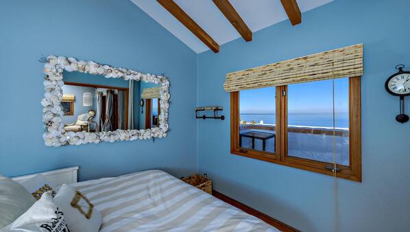 2 bedrooms, WiFi, linens