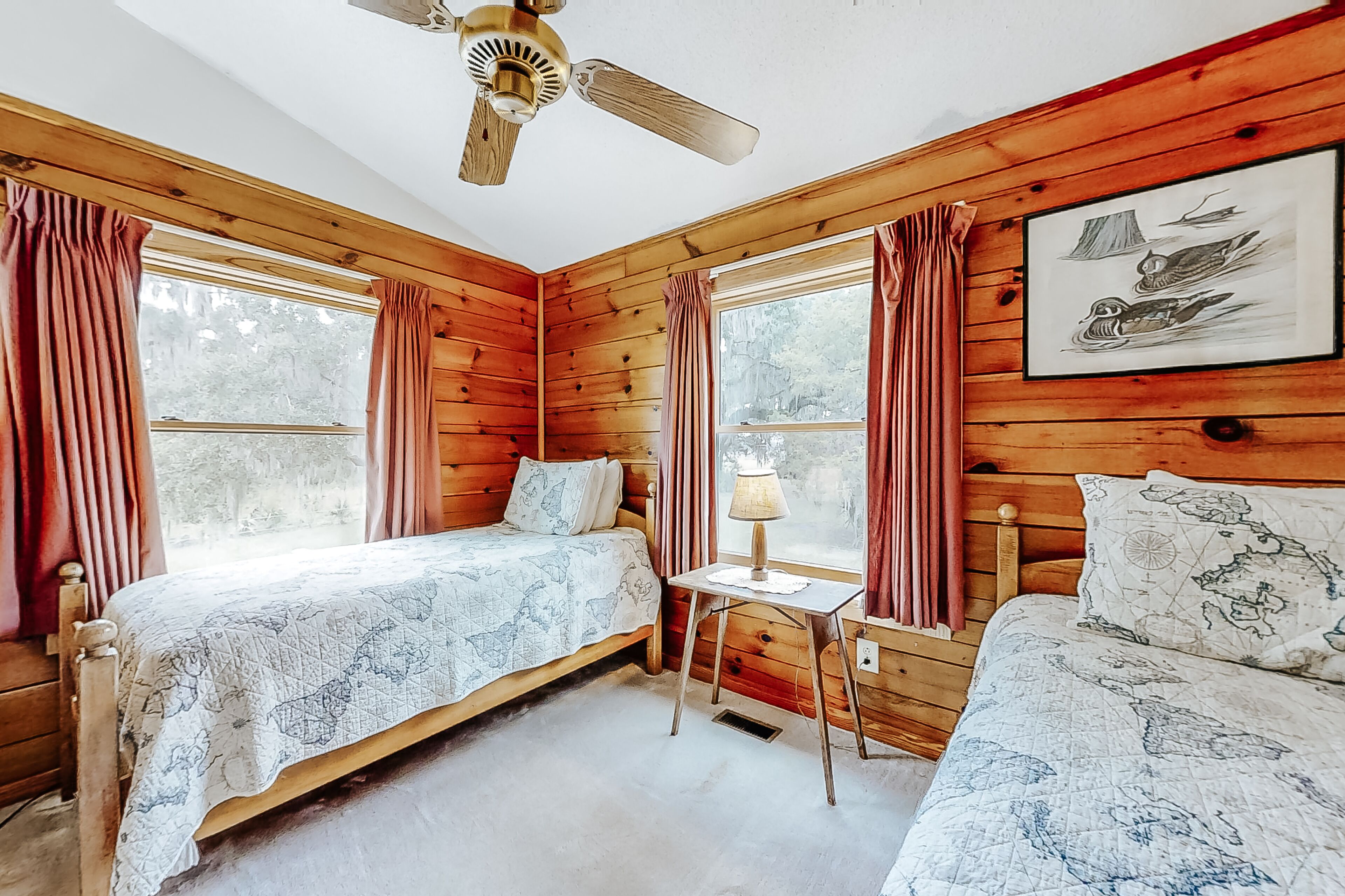Stunning and remote riverfront home with private dock & gas grill! in Beaufort, United States