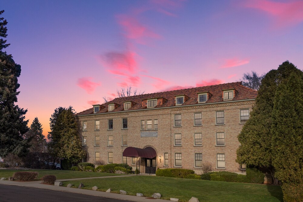 "kendall Yards" Incredible Location! in Spokane Best Rates & Deals on