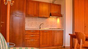 Fridge, hob, cookware/dishes/utensils