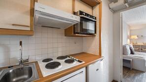 Fridge, microwave, oven, hob
