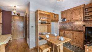 Fridge, microwave, hob, dishwasher