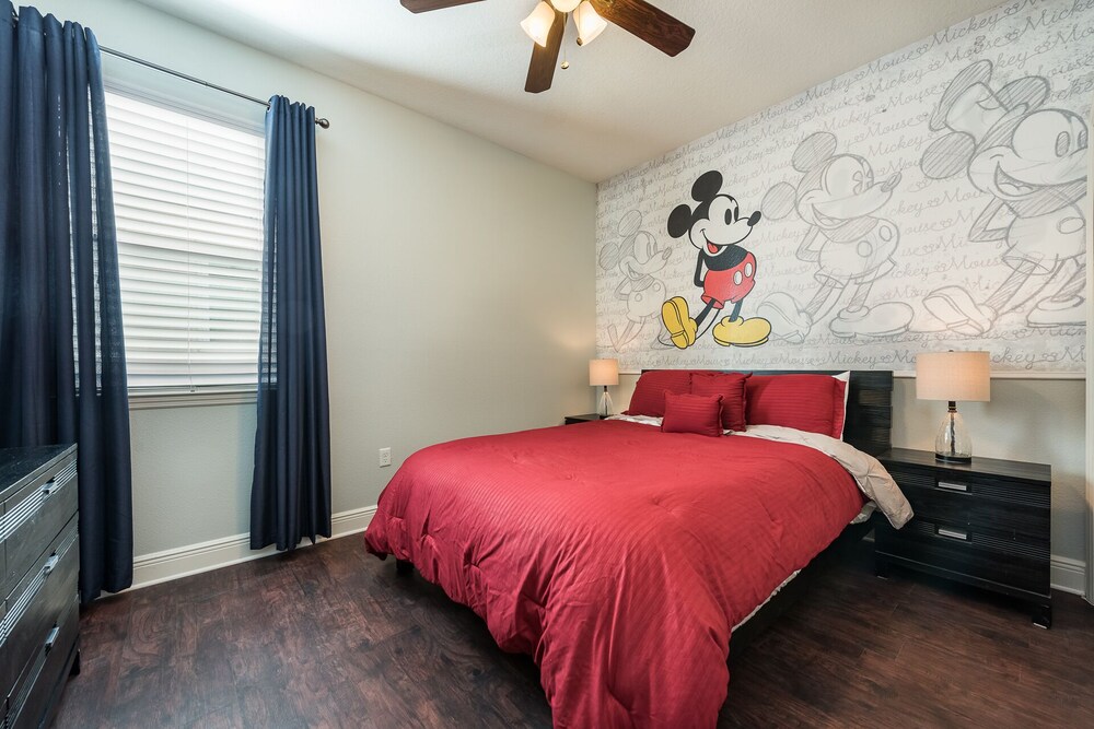 Stunning Minnie And Star Wars Themed Pool Home With Game