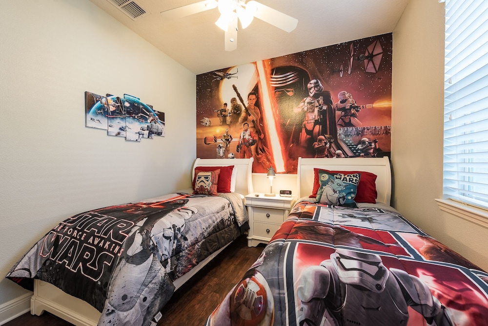 Stunning Minnie And Star Wars Themed Pool Home With Game