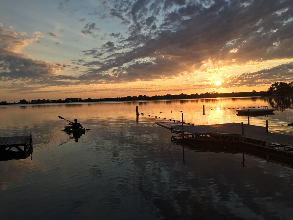 NeSoDak Lake View Lodge on Lake Enemy Swim, Waubay 395 Room Prices