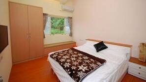 Desk, blackout drapes, free WiFi, linens