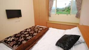 Desk, blackout drapes, free WiFi, linens