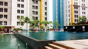 Kolam renang outdoor