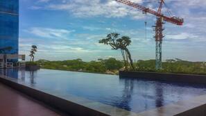 Kolam renang outdoor