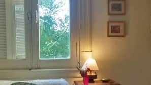 Individually furnished, iron/ironing board, free WiFi, linens