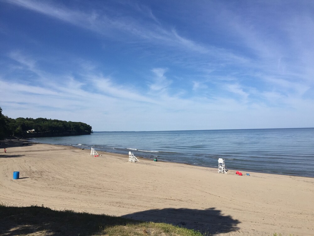 Newly remodeled Angola/Point Breeze, NY cottage on Lake Erie Lake
