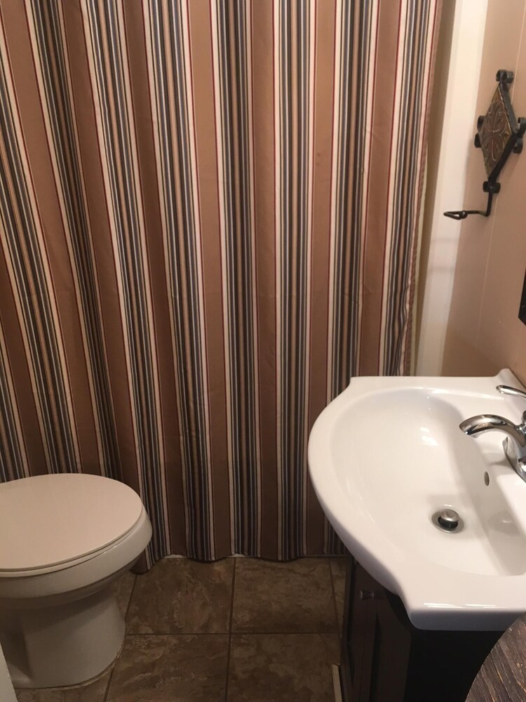 Cozy beach cottage! Short walk to the beach. Perfect for families!