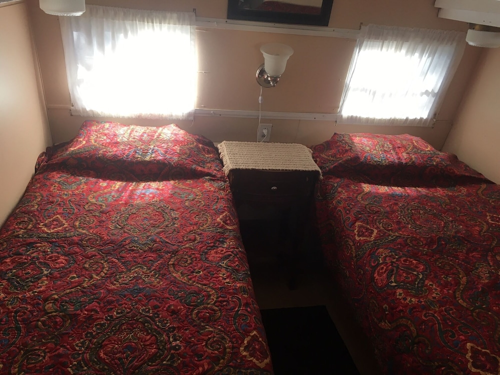 Cozy beach cottage! Short walk to the beach. Perfect for families!