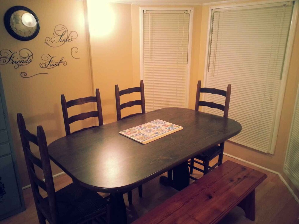 Cozy beach cottage! Short walk to the beach. Perfect for families!