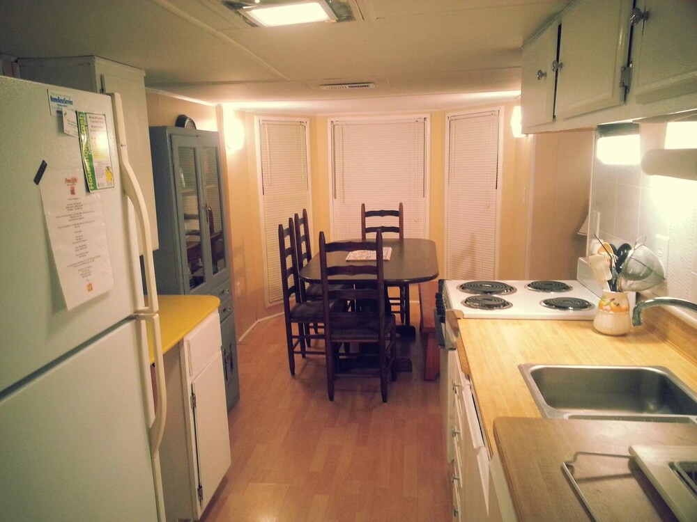 Cozy beach cottage! Short walk to the beach. Perfect for families!