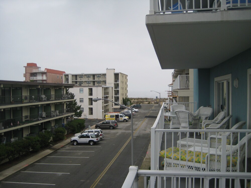 Brand new smart TV's in every bedroom  -  Brand New 55 inch TV in Living Room