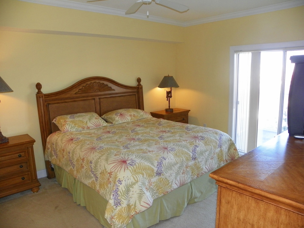 Brand new smart TV's in every bedroom  -  Brand New 55 inch TV in Living Room