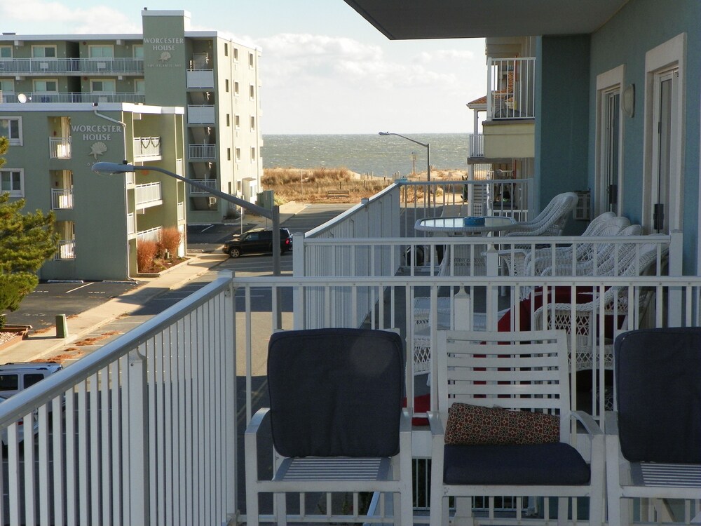 Brand new smart TV's in every bedroom  -  Brand New 55 inch TV in Living Room