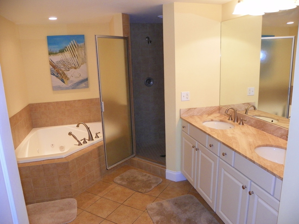 Brand new smart TV's in every bedroom  -  Brand New 55 inch TV in Living Room