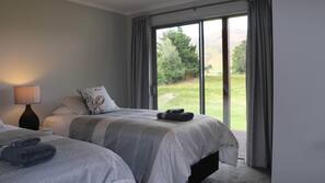 Iron/ironing board, free WiFi, linens