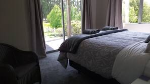 Iron/ironing board, free WiFi, linens