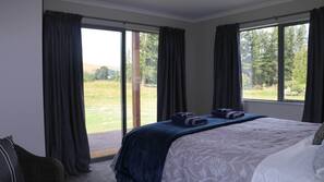 Iron/ironing board, free WiFi, linens
