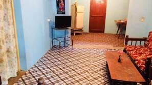 In-room safe, desk, iron/ironing board